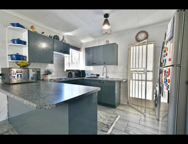 3 BEDROOM HOUSE FOR SALE IN HONEYDEW RIDGE